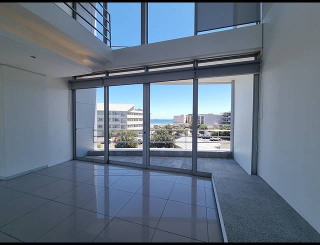 2,111M² OFFICE FOR SALE IN LAGOON BEACH